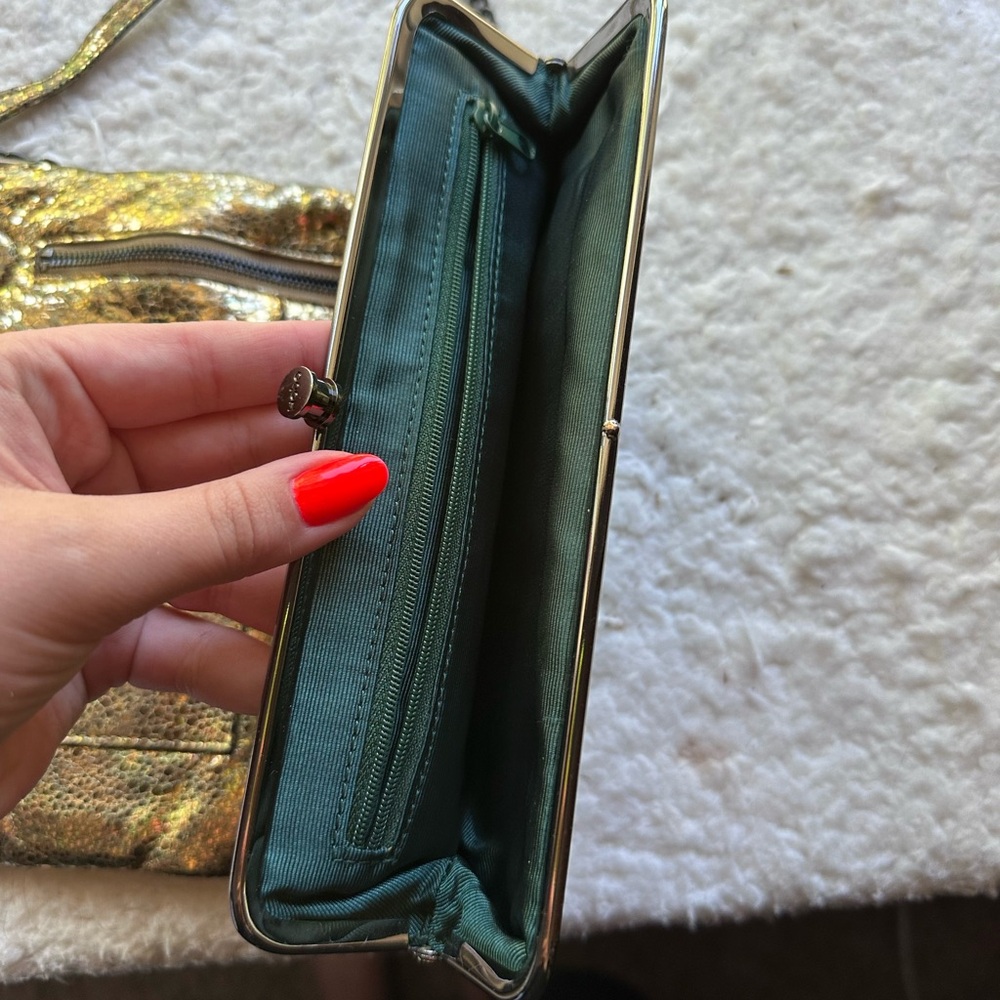 HOBO Metallic Gold Chain Clutch - Picture 4 of 4
